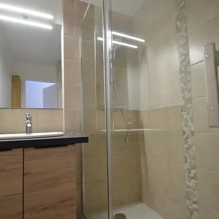 Studio Chaleureux Au Coeur Des Menuires, Au Pied Des Pistes, Balcon Sud, Pour 3 Pers - Fr-1-452-122