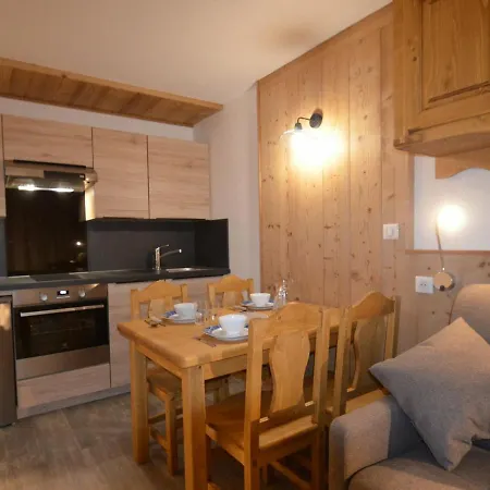 Apartment Chaleureux Au Coeur Des Menuires, Au Pied Des Pistes, Balcon Sud, Pour 3 Pers - Fr-1-452-122