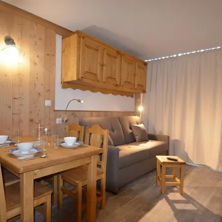 Chaleureux Au Coeur Des Menuires, Au Pied Des Pistes, Balcon Sud, Pour 3 Pers - Fr-1-452-122 Apartment